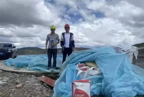 Historic Lift: First Turbine Hoisted at World's Highest Wind Farm in Tibet with Sino-Sina Materials