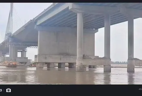 Yellow River Bridge pier repair overview with fiberglass sleeve strengthening