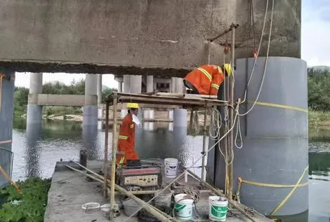 Fiberglass sleeve installation for Yellow River Bridge pier strengthening